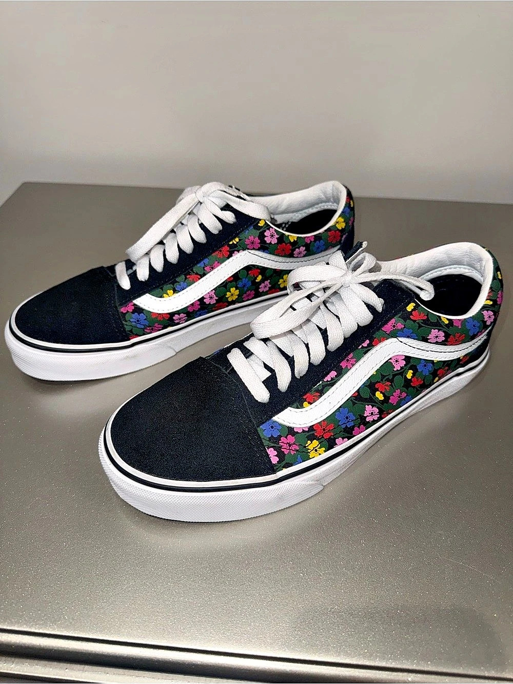Vans Old Skool Floral Sneakers women US 8 Black & White